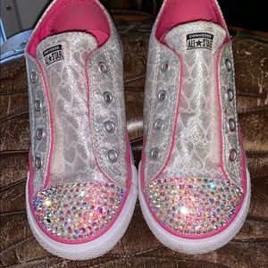 Little girls converse